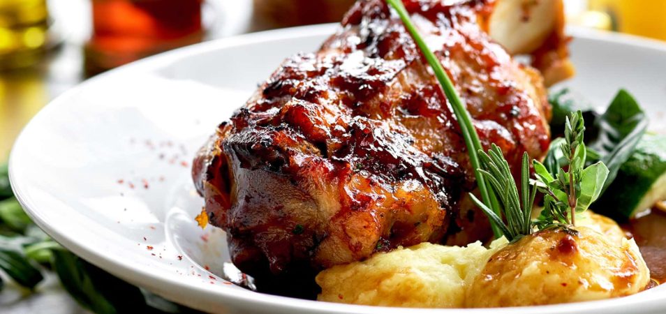 A BBQ meat and potatoes dish in a bowl at Gettin' Basted, a Branson, Missouri restaurant.